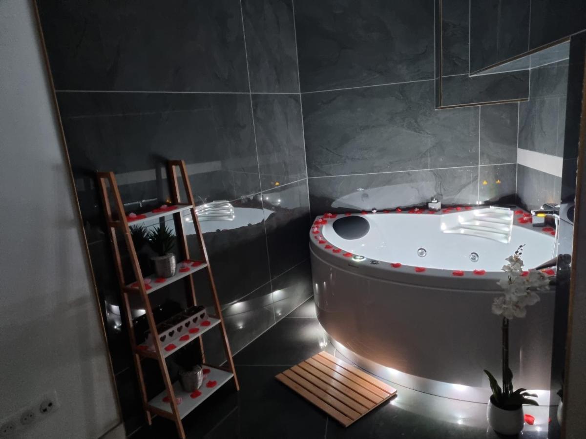 Jolie Maison, Balneo Lumino Therapie Et Terrasse กอลมาร์ ภายนอก รูปภาพ
